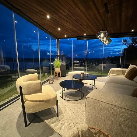 Sjoutsikt, Jacuzzi Og Solfylt