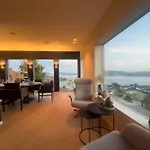 Sjoutsikt, Jacuzzi Og Solfylt Apartmán *