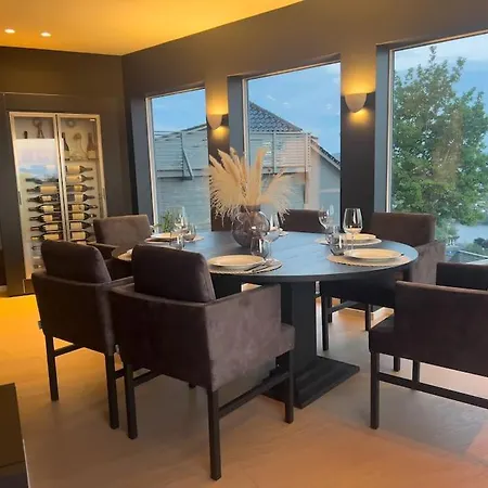 Sjoutsikt, Jacuzzi Og Solfylt