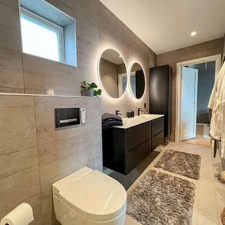 Sjoutsikt, Jacuzzi Og Solfylt * برغن