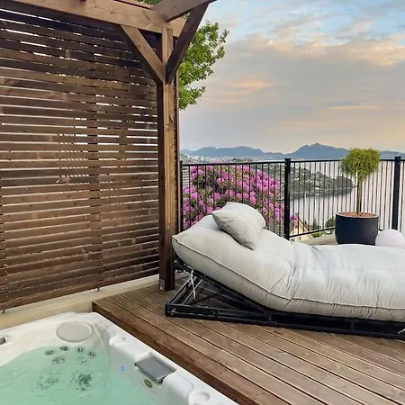 Apartamento Sjoutsikt, Jacuzzi Og Solfylt