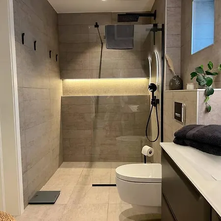 شقة Sjoutsikt, Jacuzzi Og Solfylt برغن