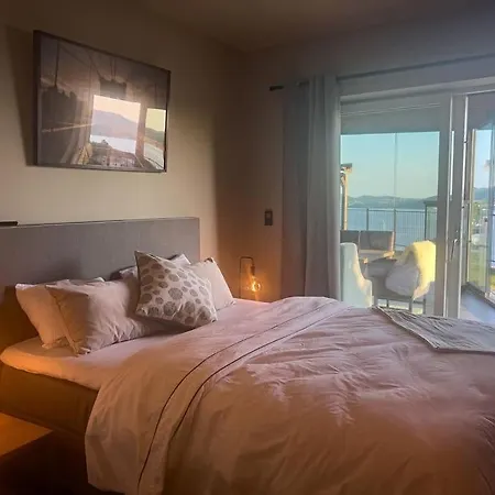 Sjoutsikt, Jacuzzi Og Solfylt Appartement *