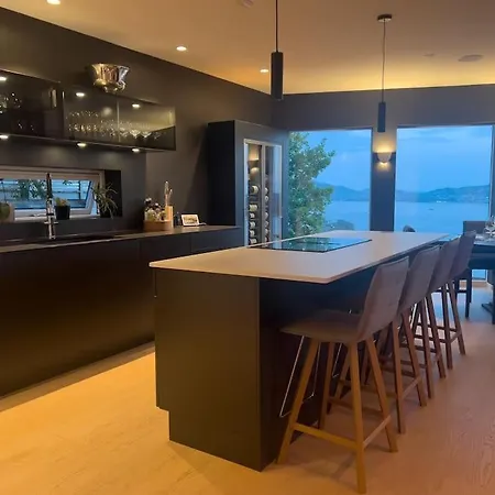 Sjoutsikt, Jacuzzi Og Solfylt Apartamento