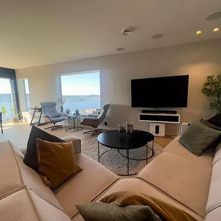 Appartement Sjoutsikt, Jacuzzi Og Solfylt