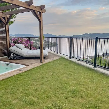 Sjoutsikt, Jacuzzi Og Solfylt برغن