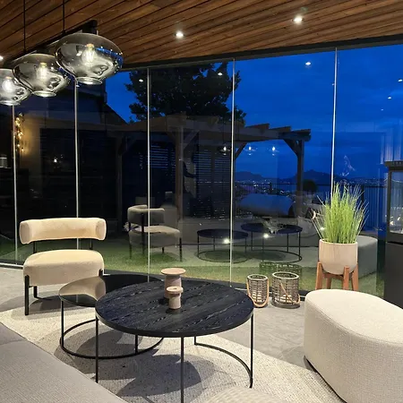 Appartement Sjoutsikt, Jacuzzi Og Solfylt *