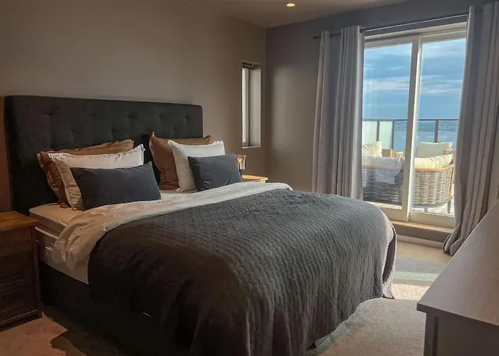 Sjoutsikt, Jacuzzi Og Solfylt 卑爾根