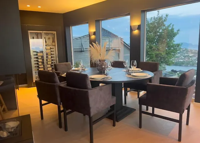 Sjoutsikt, Jacuzzi Og Solfylt