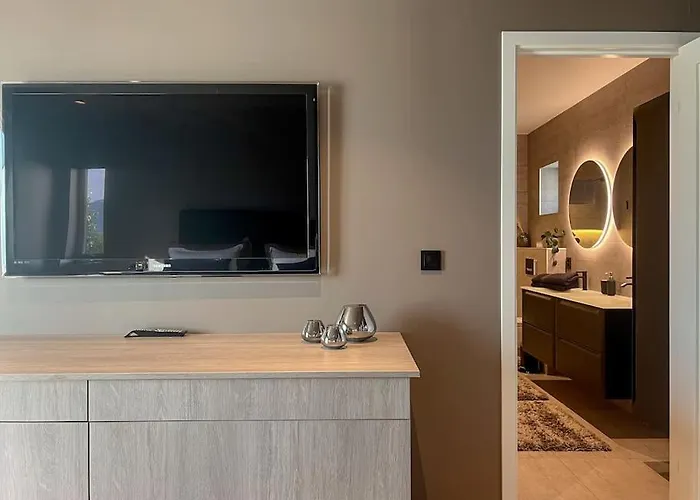 Sjoutsikt, Jacuzzi Og Solfylt 公寓