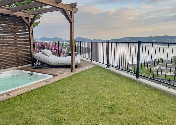Sjoutsikt, Jacuzzi Og Solfylt Bergen