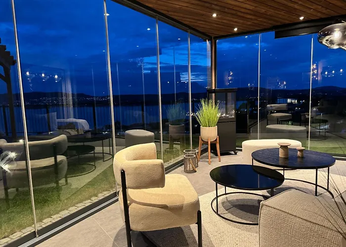 Sjoutsikt, Jacuzzi Og Solfylt Apartmán *