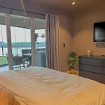 Sjoutsikt, Jacuzzi Og Solfylt Appartamento