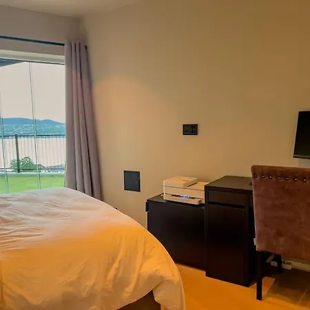 Sjoutsikt, Jacuzzi Og Solfylt Apartamento