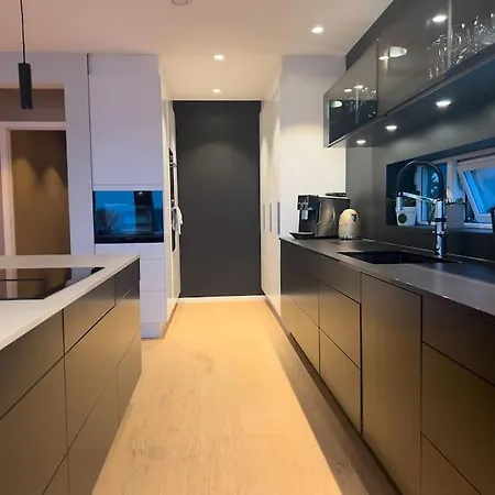 Apartamento Sjoutsikt, Jacuzzi Og Solfylt *